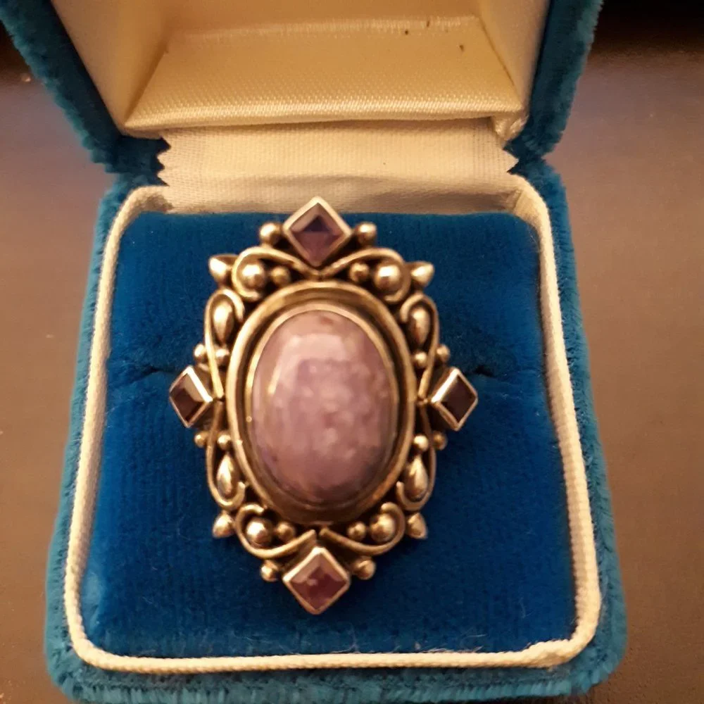 Elegant Silver and Purple Gemstone Ring - Picture 1 of 4